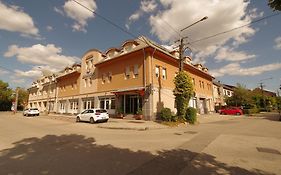 Székesfehérvár Hotel Vadaszkuert Superior Exterior photo