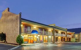 נורקרוס Rodeway Inn Exterior photo