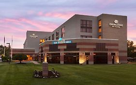 מלון וינזדור לוקס Doubletree By Hilton Bradley International Airport Exterior photo