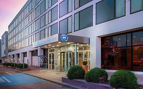 מלון הורלי Hilton London Gatwick Airport Exterior photo