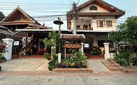 לואנג פרבאנג Rattana Guesthouse Exterior photo