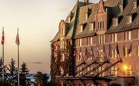 מלון לה מלבאי Fairmont Le Manoir Richelieu Exterior photo