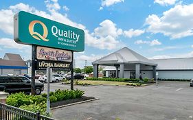 ליבוניה Quality Inn & Suites Banquet Center Exterior photo