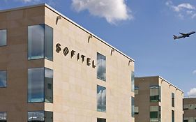 מלון הית'רו Sofitel London Heathrow Exterior photo