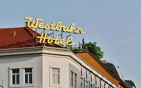 וינה Hotel Westbahn Exterior photo