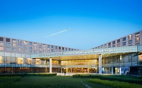 מלון שון אי Hilton Beijing Capital Airport Exterior photo