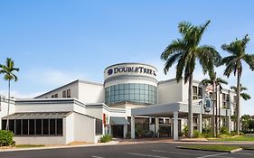 מלון Doubletree By Hilton Fort Myers At Bell Tower Shops Exterior photo