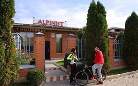בישקק Alpinist Hotel Exterior photo