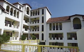 מלון West Bay Colonial Exterior photo