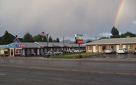 פנגואיץ' Blue Pine Motel Exterior photo