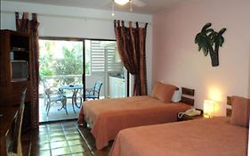 פרובידנסיאלס Caribbean Paradise Inn Room photo