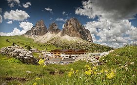 סלבה די ואל גרדנה Passo Sella Dolomiti Mountain Resort Exterior photo