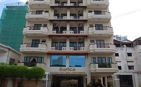 פנום פן Diamond Hotel & Service Apartment Exterior photo