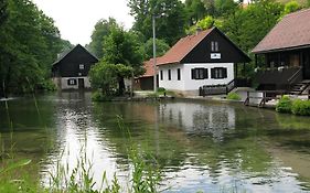 הוילה סלוניי Holiday House Rastoke Pod Lipom Exterior photo