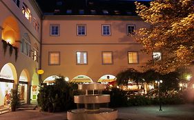 קלגנפורט Hotel Goldener Brunnen Exterior photo
