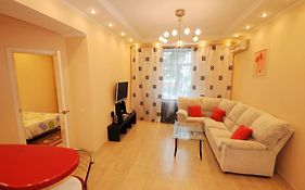 צ'יסינאו Wonderful Apartment On Street Stefan Cel Mare 132 Exterior photo