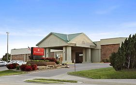 מלון Ramada Topeka West Exterior photo