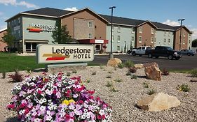 Ledgestone Hotel ורנל Exterior photo