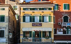 רוביני Residence Porta Antica Centro Storico Exterior photo