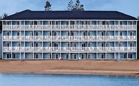 מקינאו סיטי Fairview Beachfront Inn Exterior photo