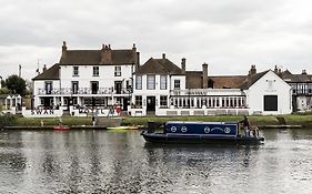 Staines-upon-Thames The Swan Hotel Exterior photo
