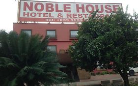 קומסי Noble House Hotel Exterior photo