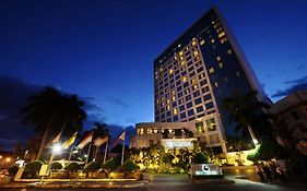מלון Marco Polo Davao City Exterior photo