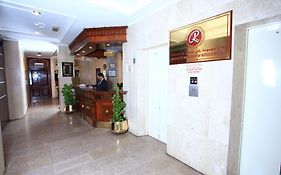 מנאמה Grand Hotel Interior photo
