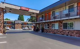 Econo Lodge Inn & Suites West Portland/הילסבורו Exterior photo