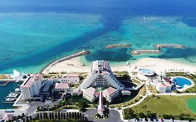 אונה Sheraton Okinawa Sunmarina Resort Exterior photo