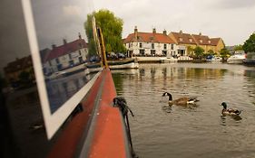 מלון אילי Narrowboat Puzzle Exterior photo