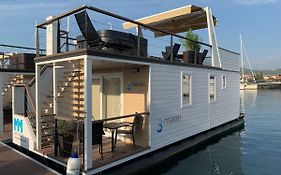 הוילה Floating House Mm, Marina בפורטורוז Exterior photo