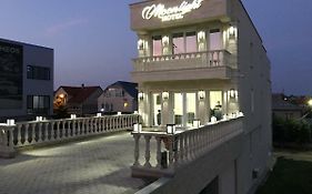 צ'יסינאו Moonlight Hotel Exterior photo