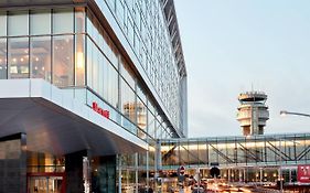 דורבאל Marriott Montreal Airport In-Terminal Hotel Exterior photo