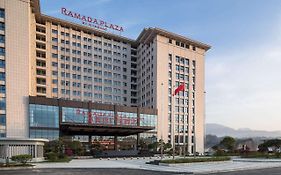 מלון Ramada Plaza By Wyndham אנשי Exterior photo