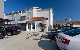 באסקה Apartments Crnekovic Tomislava 8 Exterior photo