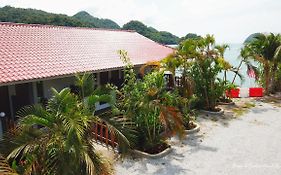 קואה Penarak Bamboo Beach Motel Exterior photo