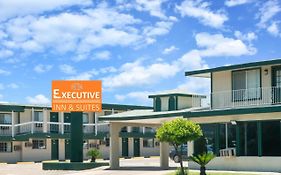 Executive Inn & Kitchenette Suites-איגל פאס Exterior photo
