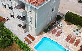 רוביני Apartments And Rooms Degra Exterior photo