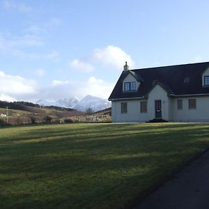 קרבוסט Trien Lodge Exterior photo