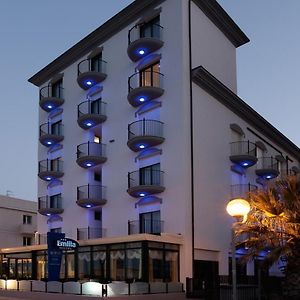 רימיני Hotel Emilia Exterior photo