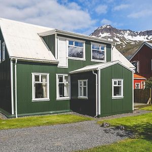 Seyðisfjörður Hotel Aldan - The Old School Apartment Exterior photo