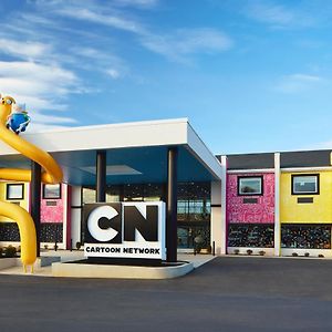 Smoketown  Cartoon Network Hotel Exterior photo