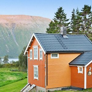 Flesnes Three-Bedroom Holiday Home In Gullesfjord Room photo