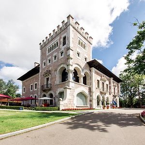 מלון אוביידו Castillo Del Bosque La Zoreda Exterior photo