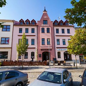 Žďár nad Sázavou Hotel U Labute Exterior photo