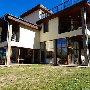 Berievo Guest House Lugut Exterior photo