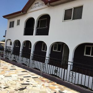 אקרה Kunta Kinte Hotel Exterior photo