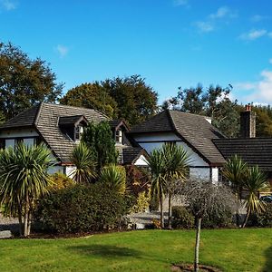 לארה Tudor Lodge B&B Exterior photo