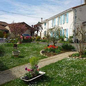 לינה וארוחת בוקר Beaulieu-sur-Sonnette Les Hirondelles Du Paradis 6 Rue Des Oiseaux Exterior photo